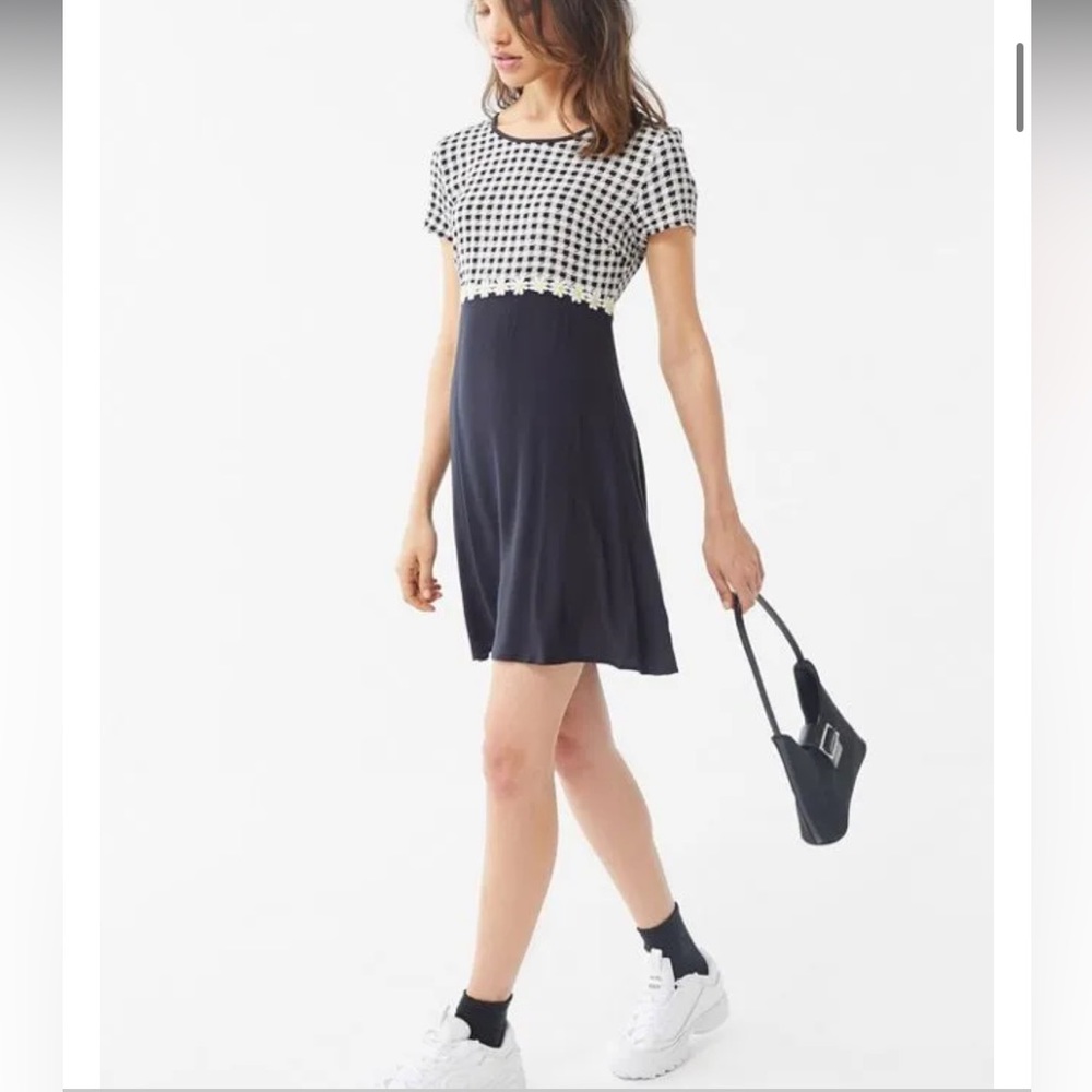 Urban Outfitters Daisy Floral Mini Dress Size Medium - Picture 15 of 16